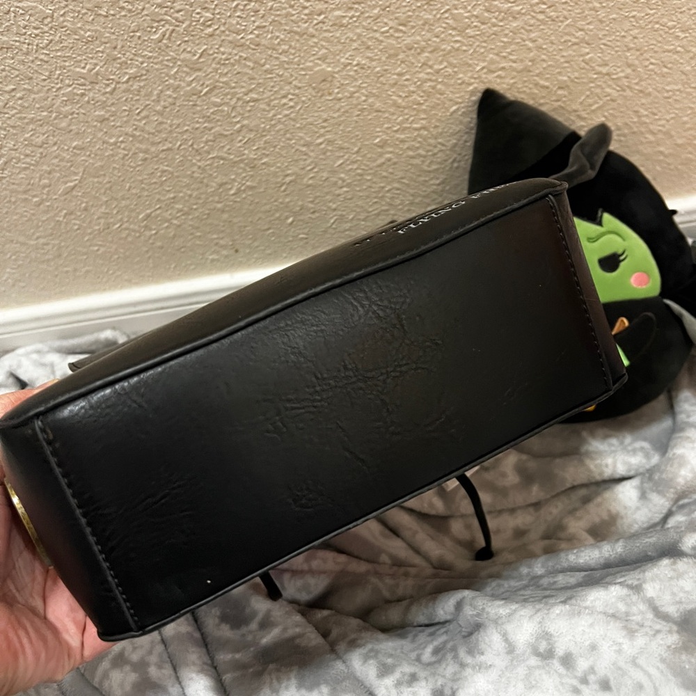 Her Universe Wicked Elphaba Messenger Bag Flying Free, Wicked Squishmallows - Picture 9 of 12